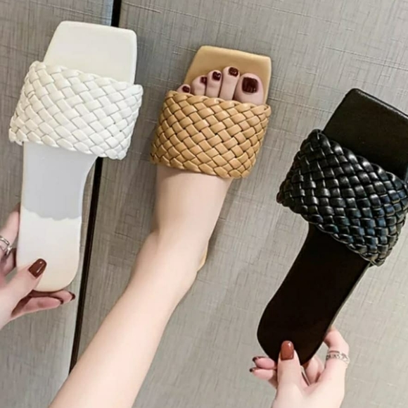 Women's Sandals NWOT - Picture 2 of 3